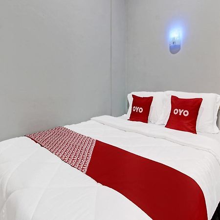 Oyo 91686 Triple S Hotel Malioboro Yogyakarta Exterior foto