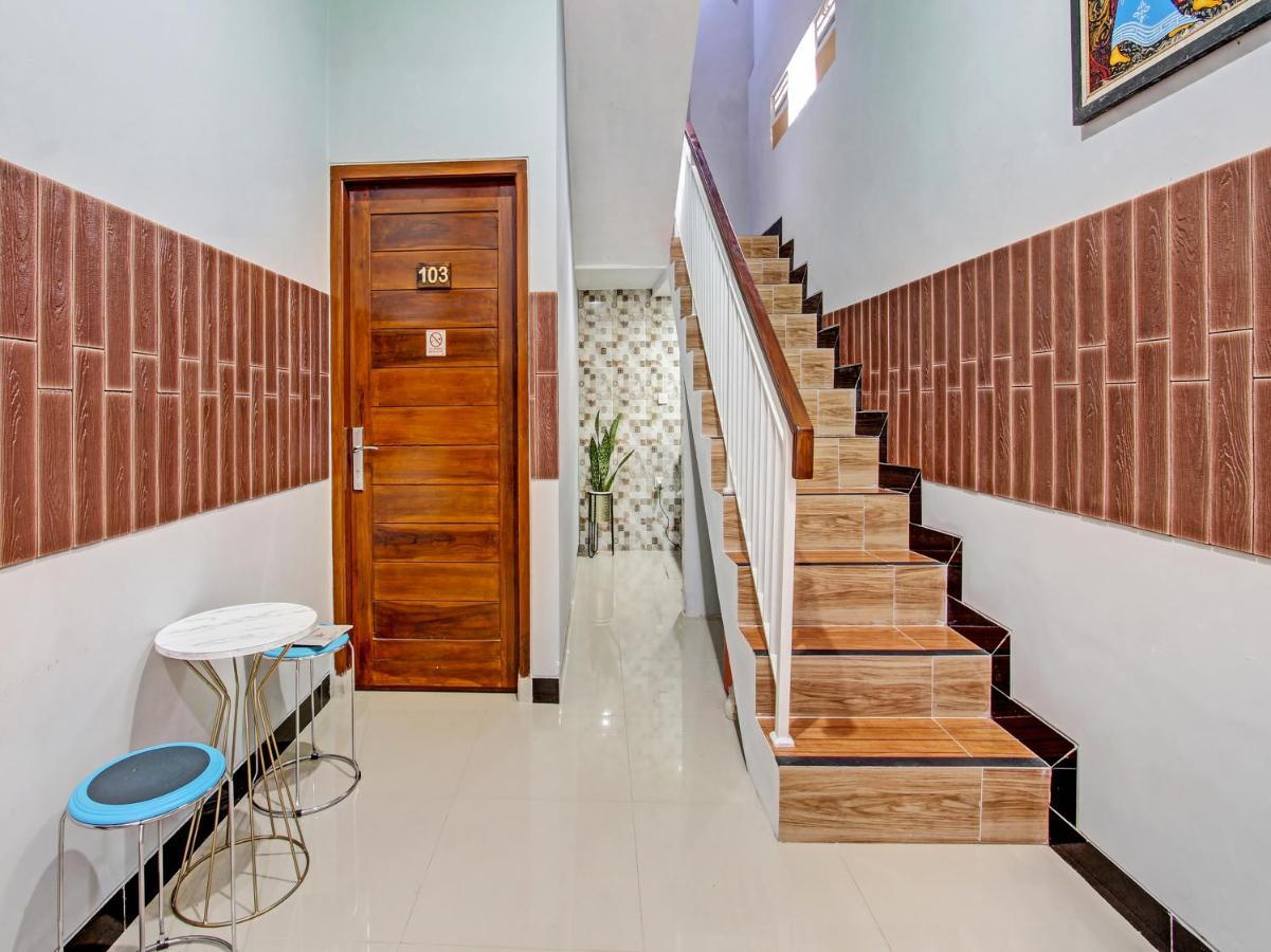 Oyo 91686 Triple S Hotel Malioboro Yogyakarta Exterior foto