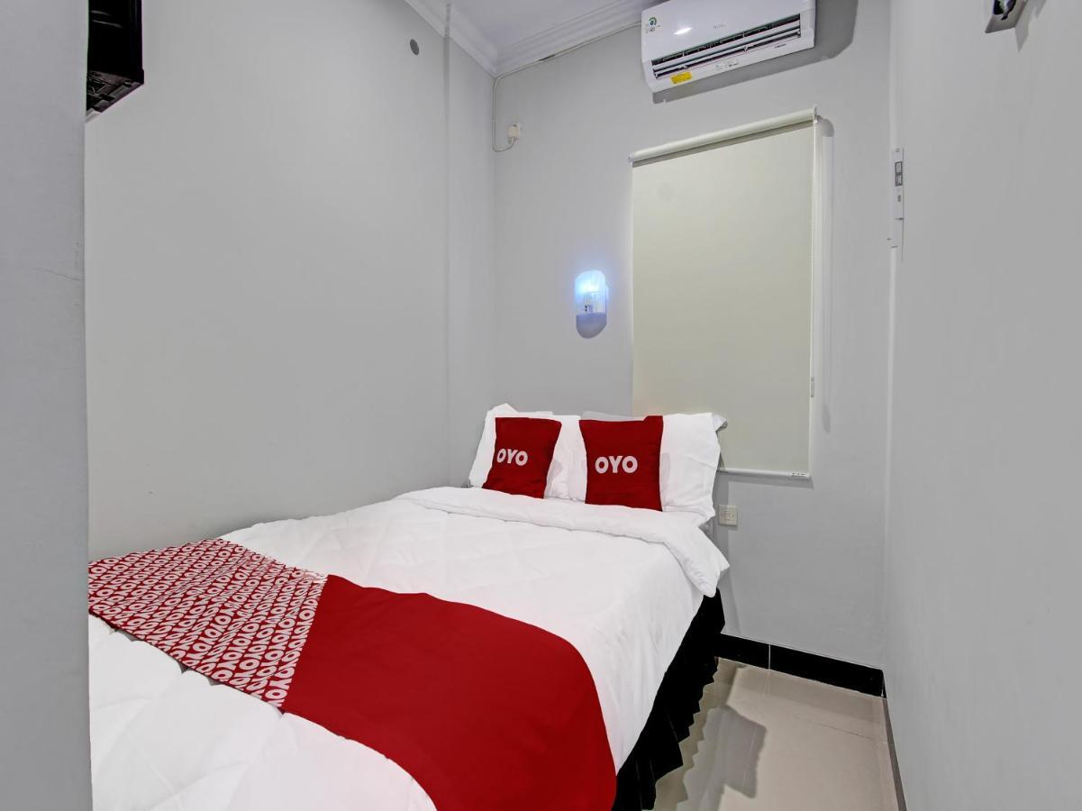 Oyo 91686 Triple S Hotel Malioboro Yogyakarta Exterior foto