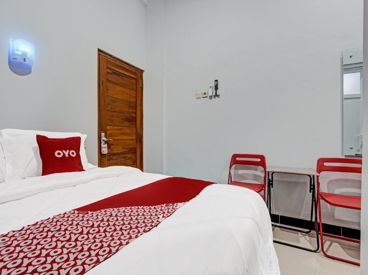 Oyo 91686 Triple S Hotel Malioboro Yogyakarta Exterior foto
