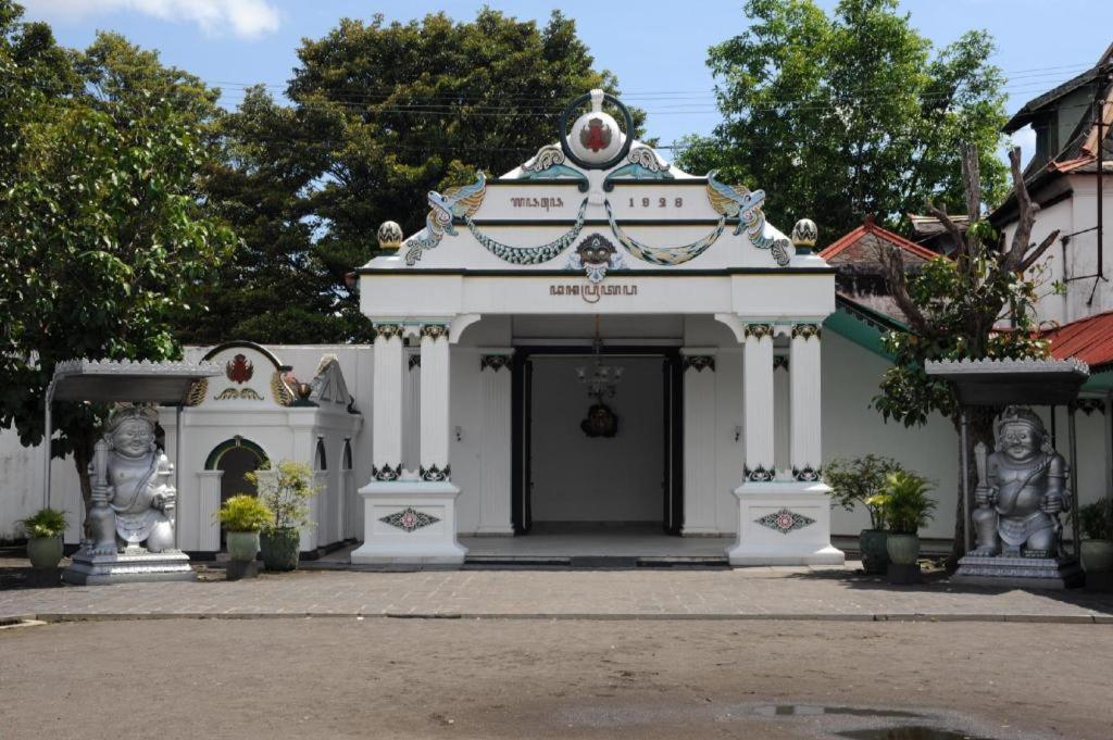 Oyo 91686 Triple S Hotel Malioboro Yogyakarta Exterior foto